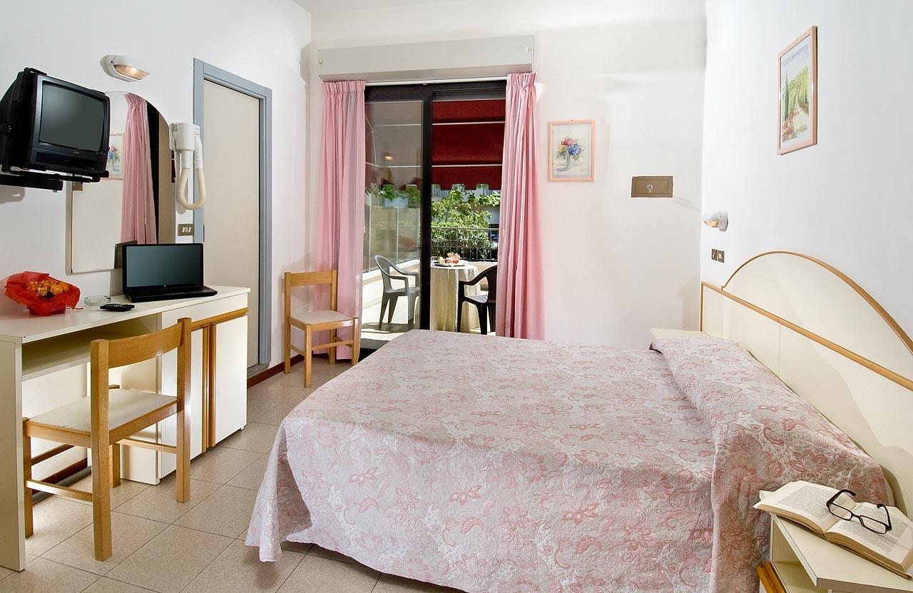 Hotel Novella Misano Adriatico Exterior photo